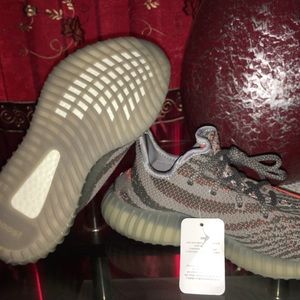 Yeezy 350 v2 Beluga